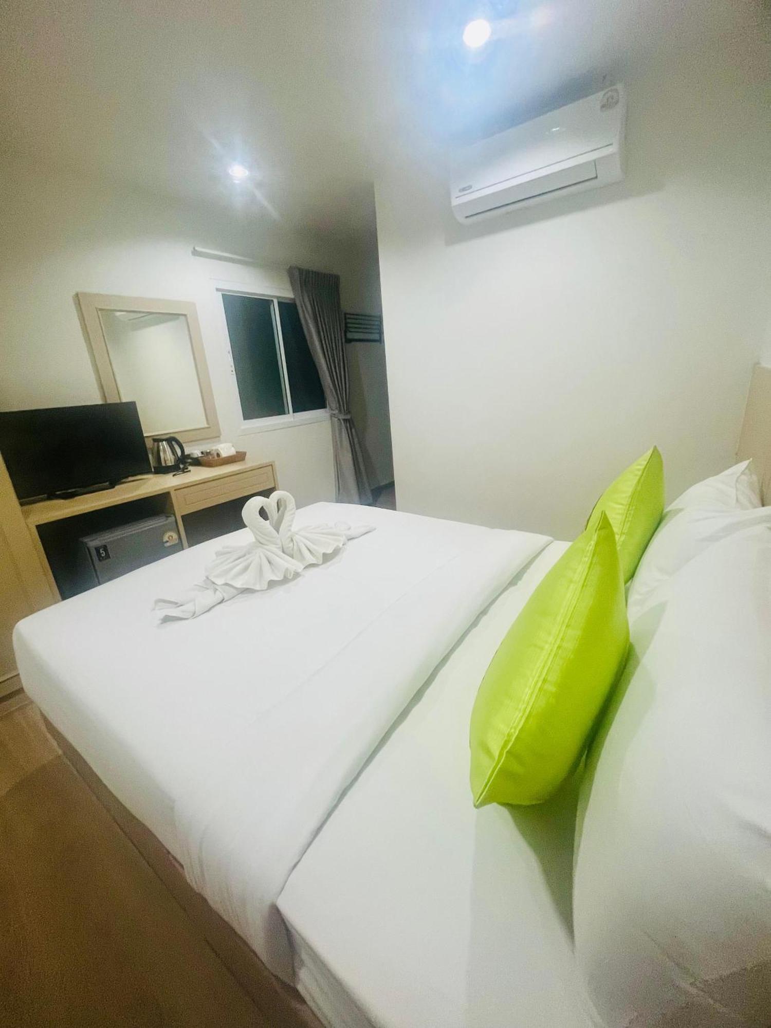 28 Boutique Hotel Patong Esterno foto