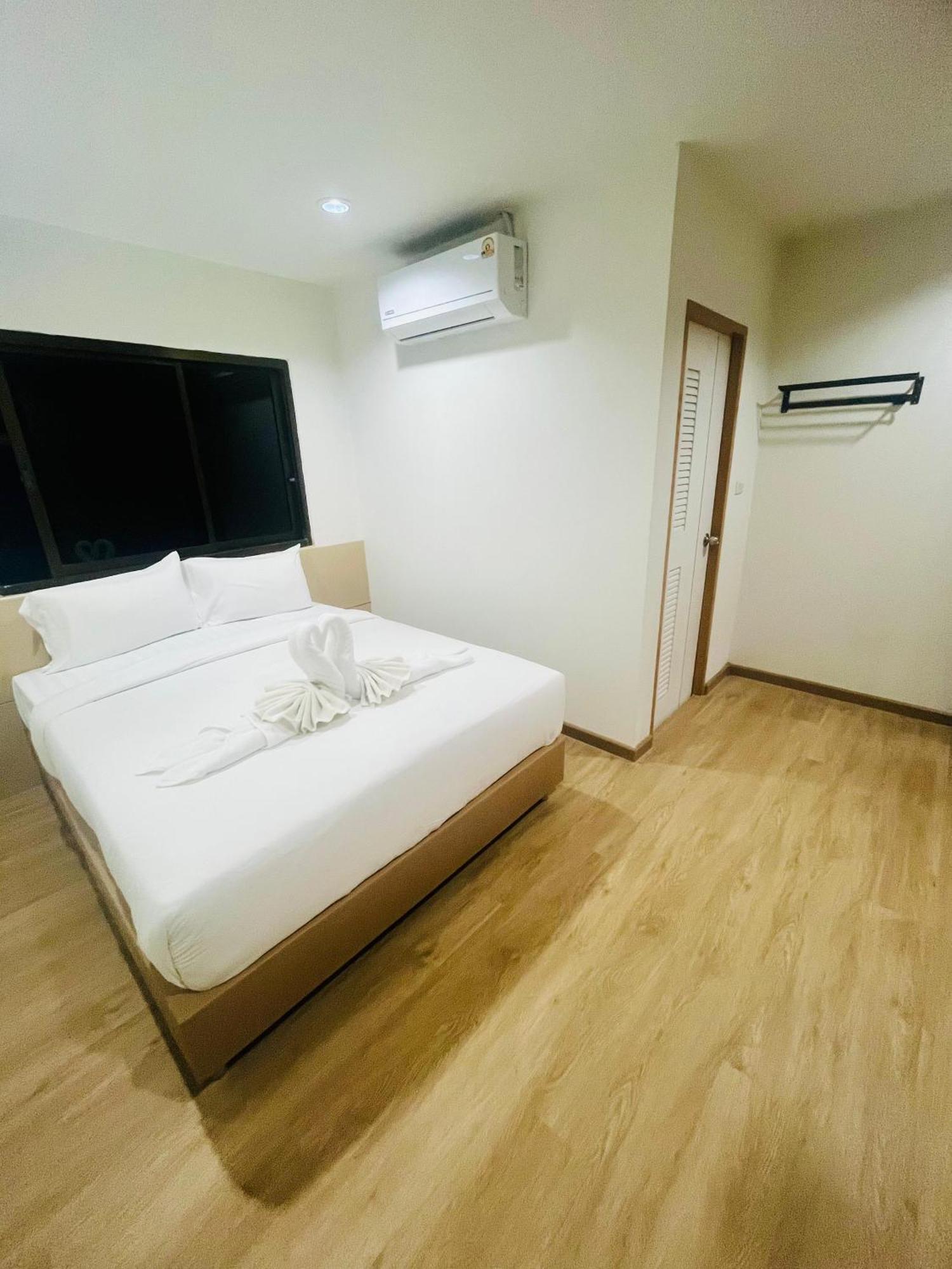 28 Boutique Hotel Patong Esterno foto