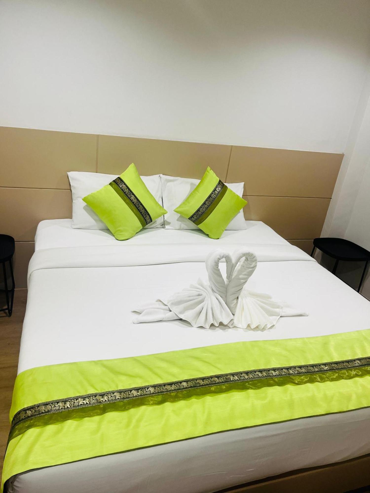 28 Boutique Hotel Patong Esterno foto