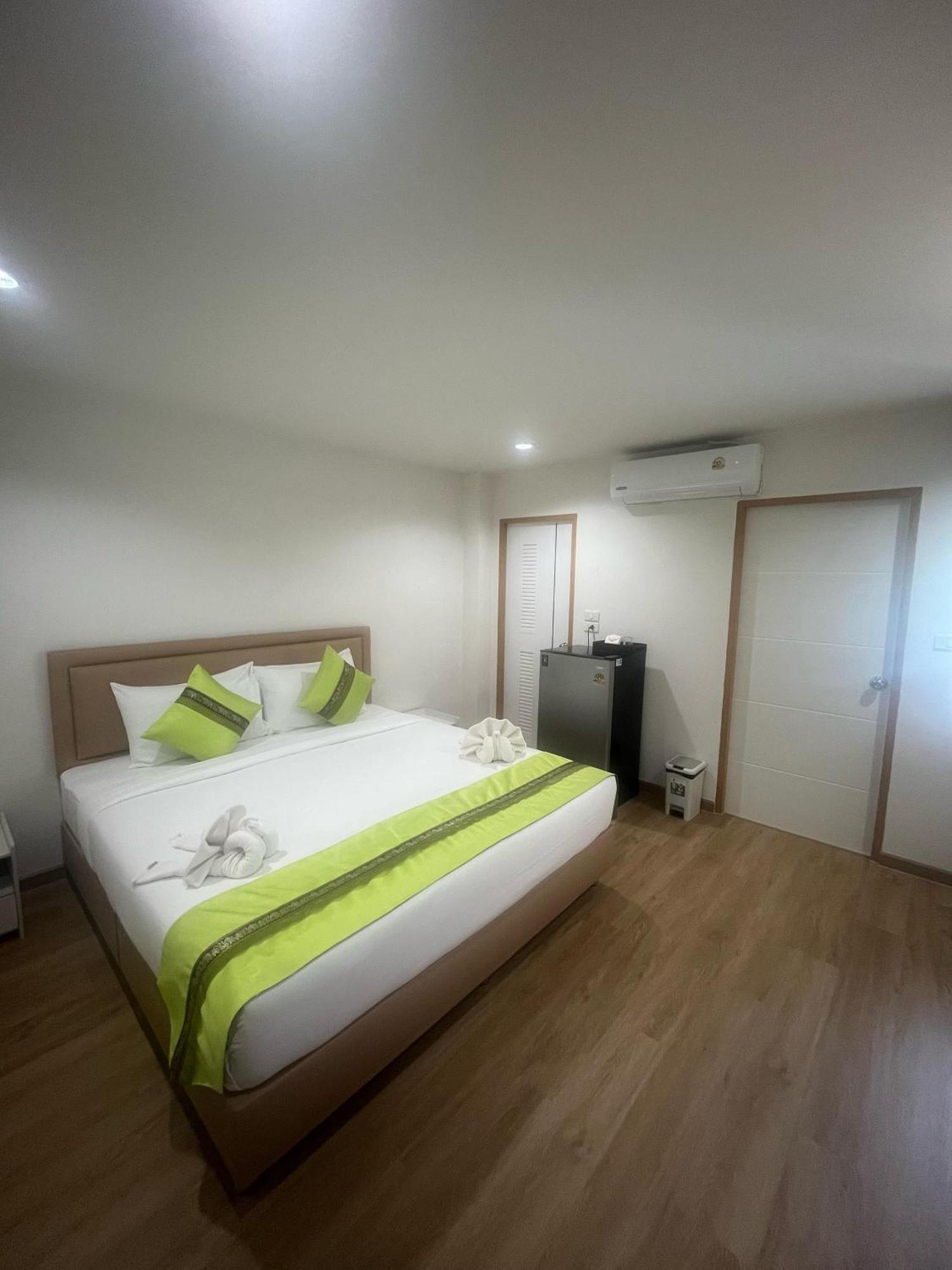 28 Boutique Hotel Patong Esterno foto